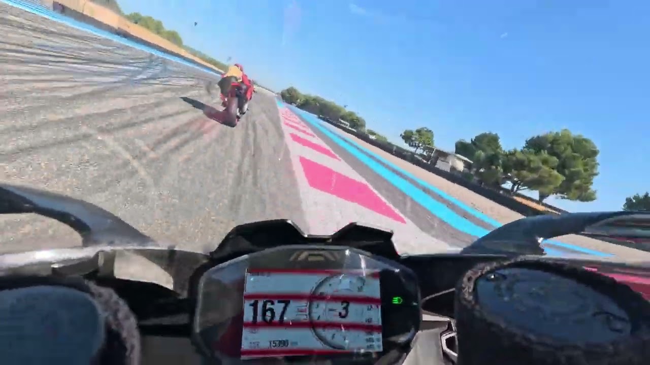 PANIGALE V2 955 VS RSV4 CIRCUIT CASTELLET PAUL RICARD
