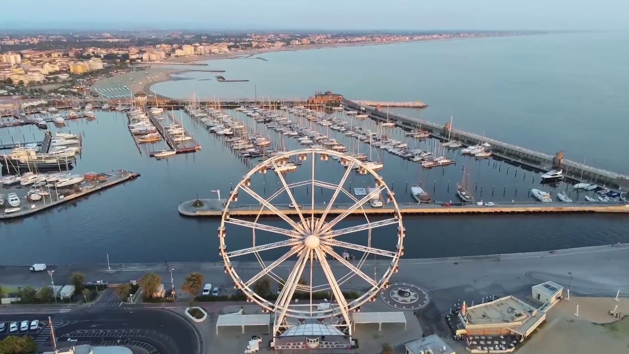 Alba sul Porto canale , spiaggia e Ruota Panoramica di Rimini - drone parrot anafi