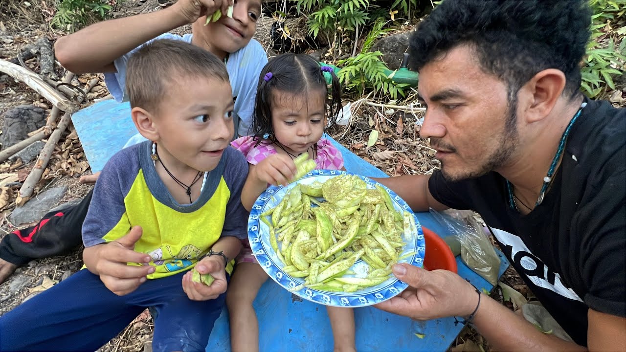 Hoy disfrutamos unos Ricos mangos !! Pesca en el río torola 