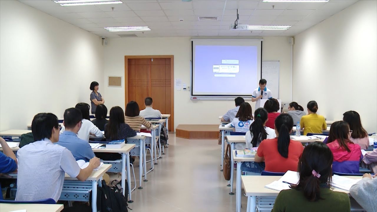 Bằng tại chức giá trị như bằng chính quy, ai được lợi nhất?