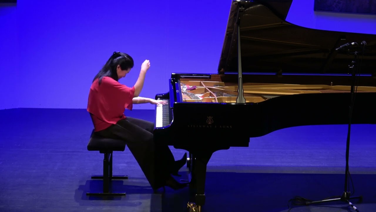 Akiko Yamamoto plays Schumann Fantasy C major Op. 17