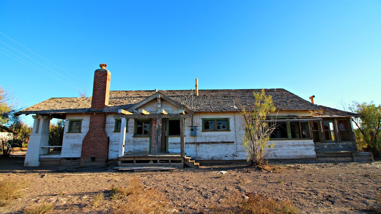 Abandoned house - With strange rooms