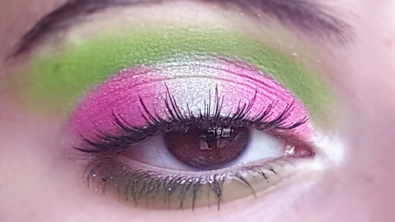 Green / Pink cut crease makeup tutorial using take me back to brazil palette | Sarah Alahmad