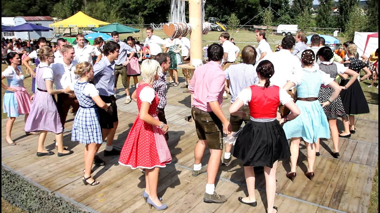 Stambaner Kirwa 2012, Baum austanzen 4 Arminger 2012 08 05