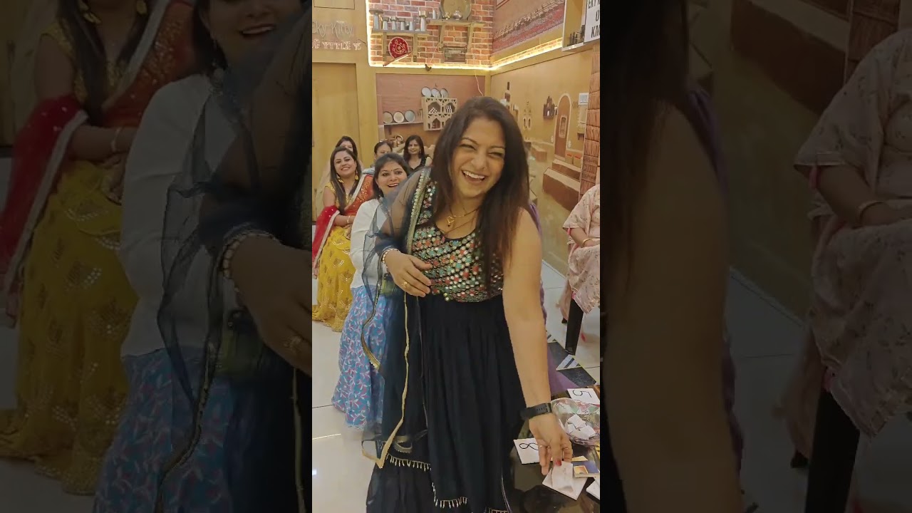 Karva Chauth special game🤣 #ekykitty #kittypartygames #funnygame #karwalagame #friends #funnyvideo 