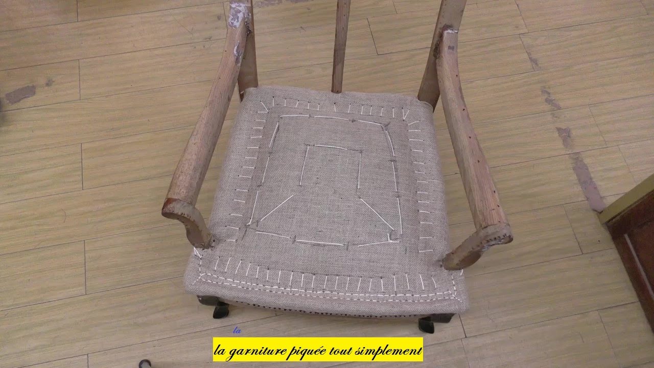 la mise en crin, la garniture piquée du siège d'un fauteuil anglais tout simplement