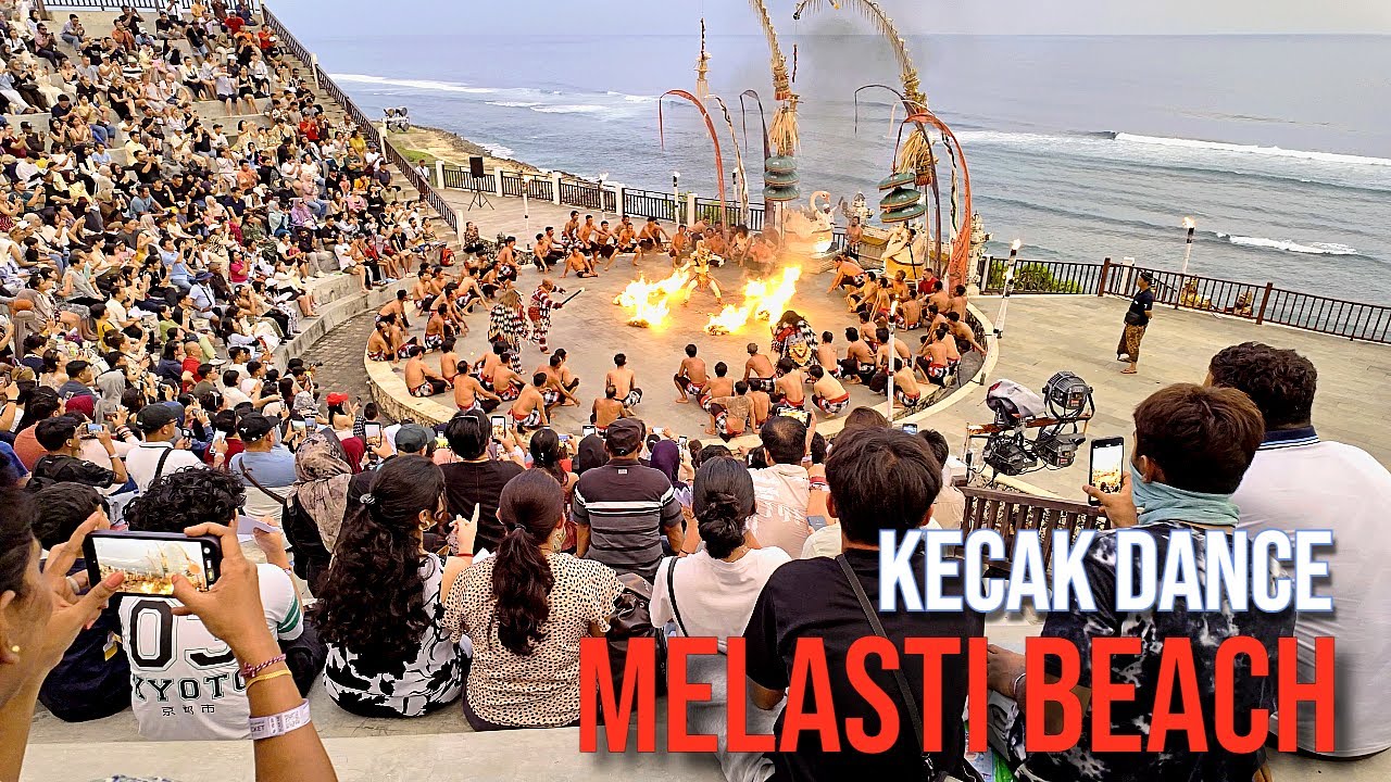 【4K】𝐖𝐀𝐋𝐊 🇮🇩 Танец кекак на пляже Меласти в Улувату, Бали, Индонезия