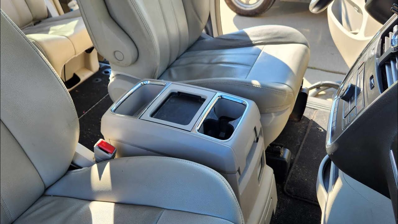 Откройте скрытое пространство: как снять консоль минивэна Chrysler Town & Country для чистки
