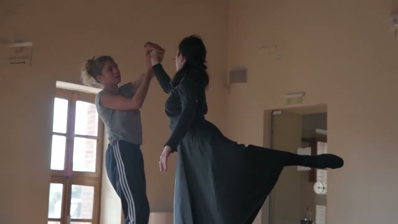BLUEPRINTS a Somatic-Performative Research/ Authentic story Variations (making of)