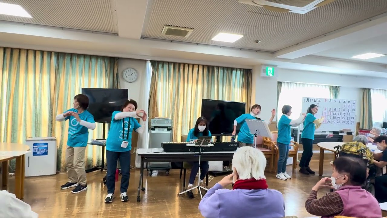 高齢者施設で手遊び歌「やきいもグーチーパー」