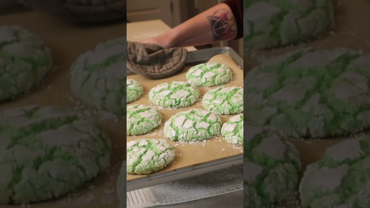 Easy Dollar Tree Grinch Cookies!
