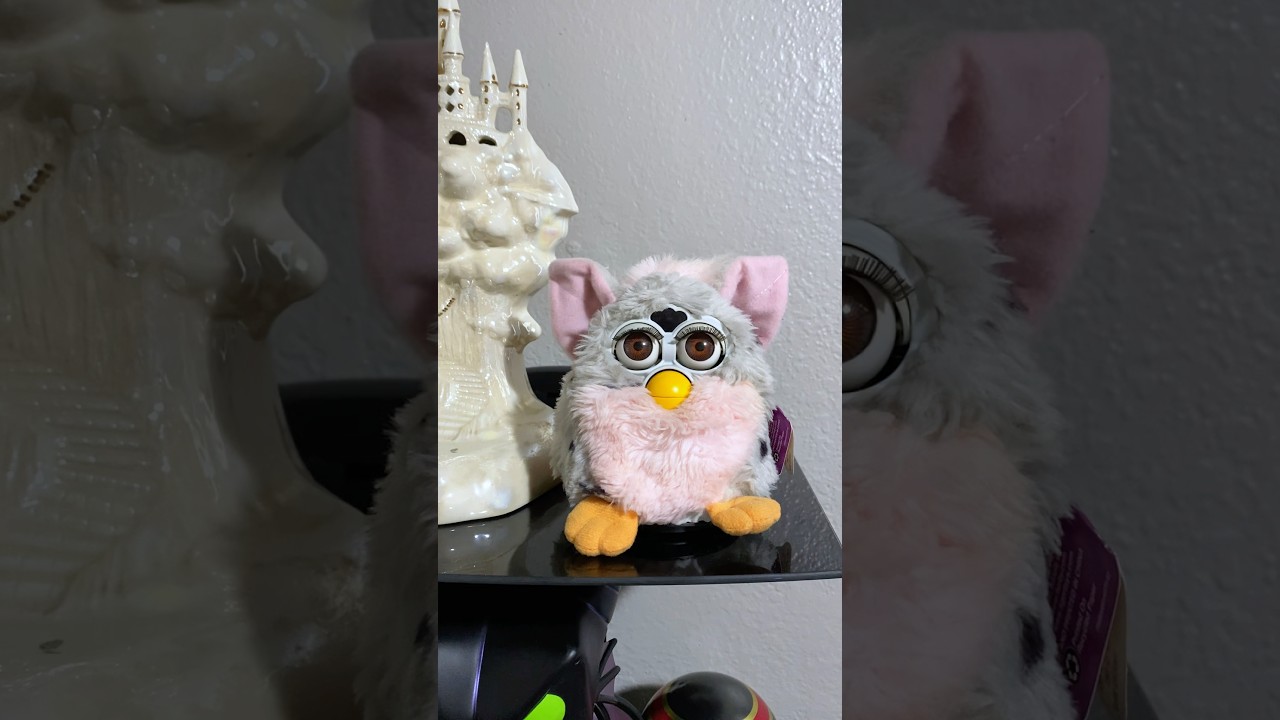 Finding a Vintage 1998 Furby at a Flea Market! #90s #vintagetoys #thrift #nostalgia