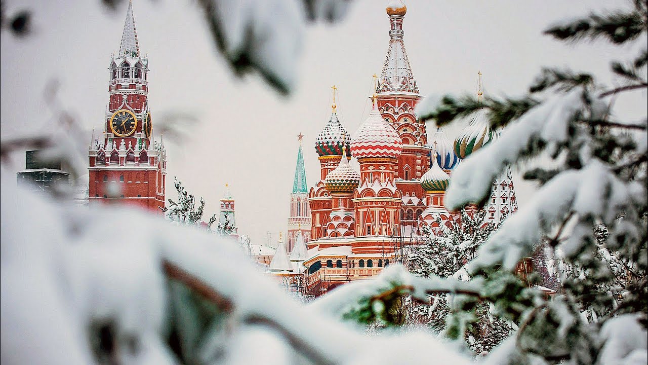 Снег в Москве. Циклон Зион вернул москвичей в зиму