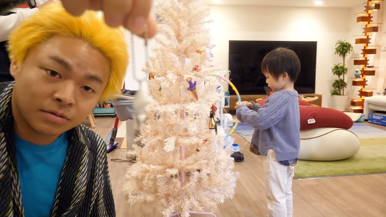 みんなでクリスマスツリー飾り付け🌲🎅オーナメントのくせ強い。