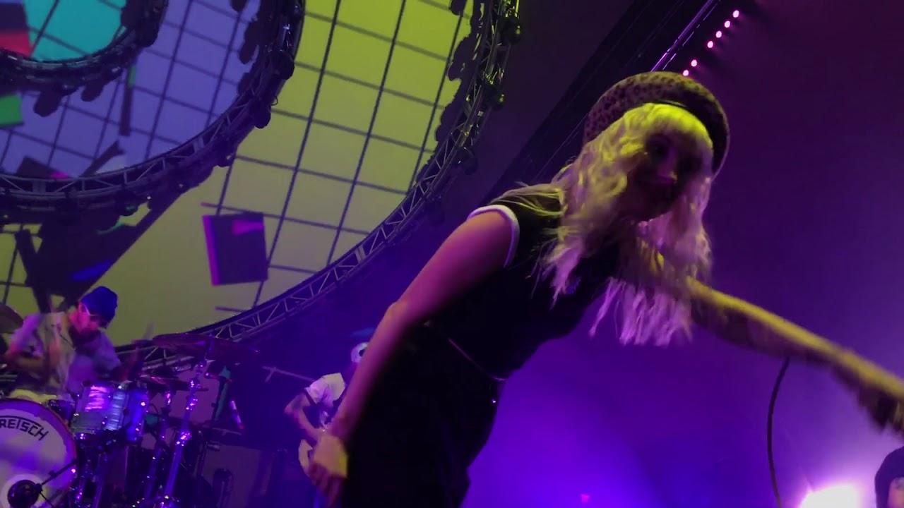 Introducing band + Rose-Colored Boy - Paramore