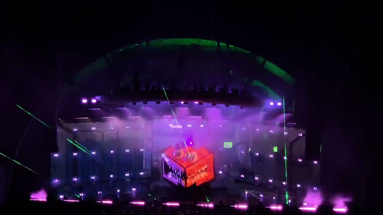 deadmau5 - Ghosts n Stuff [HARD Intro] / The Reward is Cheese - Retro5pective live at Hollywood Bowl