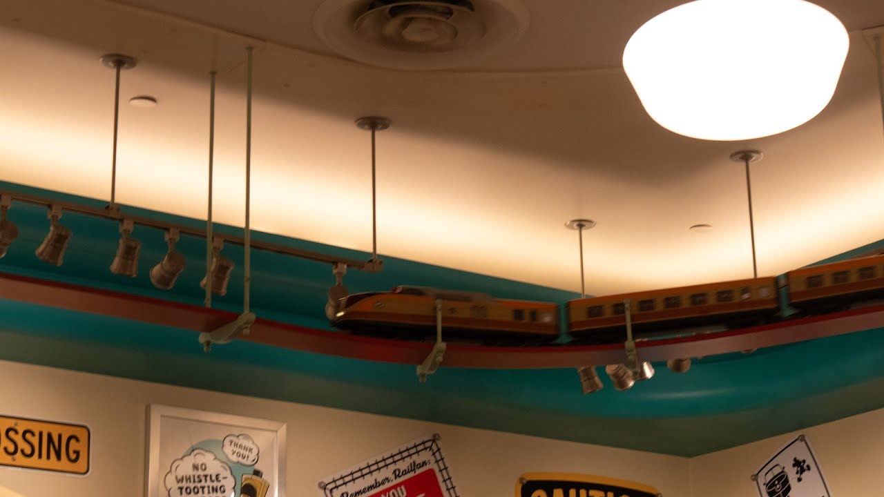 TRAIN TOYS IN MICKEY & MINNIE'S RUNAWAY RAILWAY