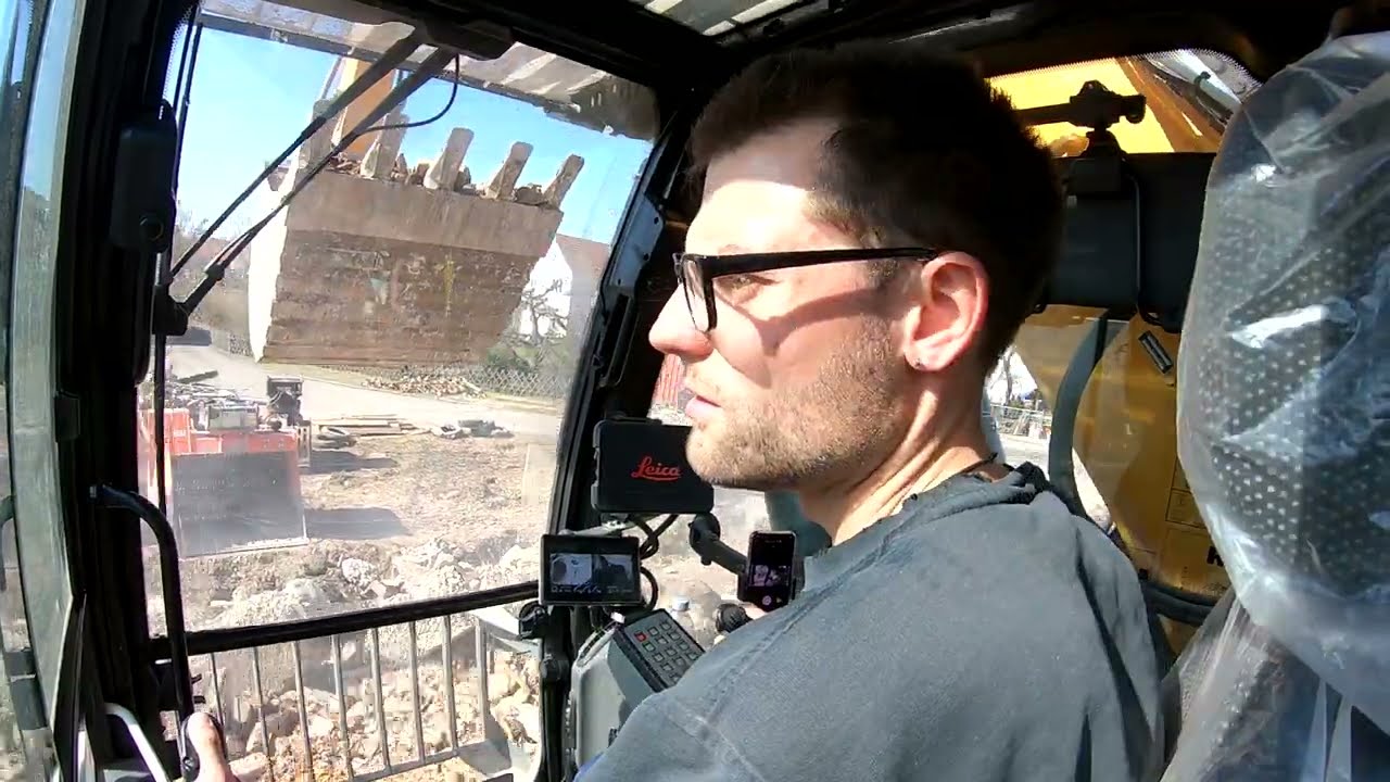 Liebherr R926 beim Betonspitzen und Beladen des LKWs GoPro,Cabview, #Baggerfahrer Koppi