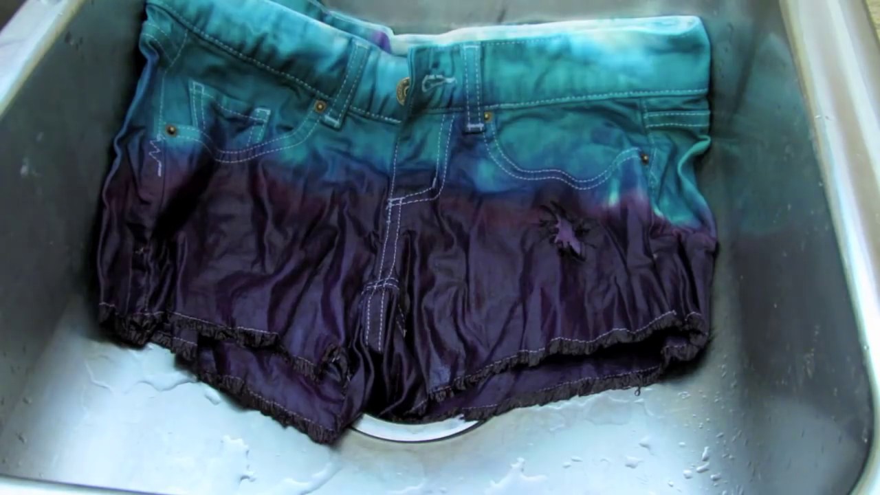 DIY✄: Dye studded shorts