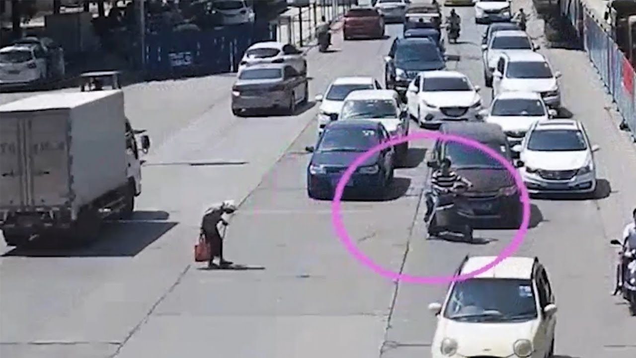 5 Times When Strangers Save Others Life In The Last Moment