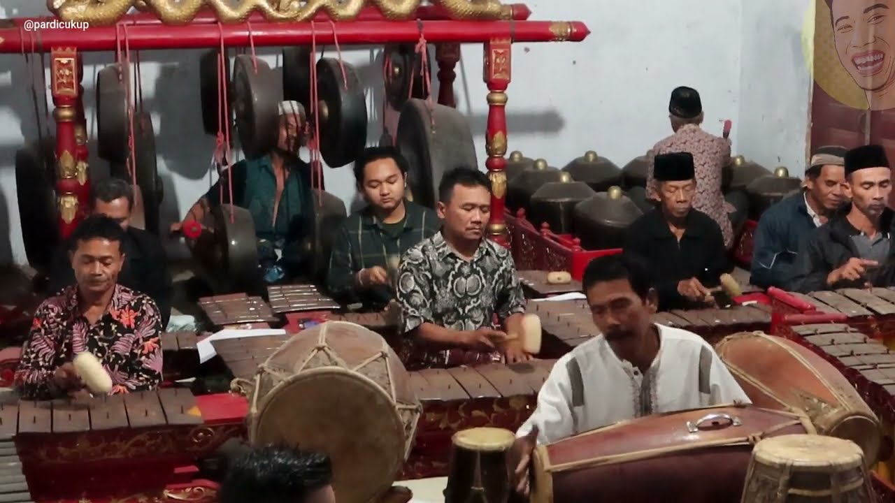 Alunan gamelan Jawa pelog sendro Karawitan Desa Jurug Sooko - Javanese Music