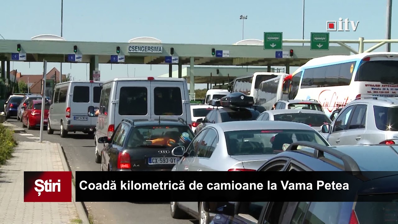 Coadă kilometrică de camioane la Vama Petea