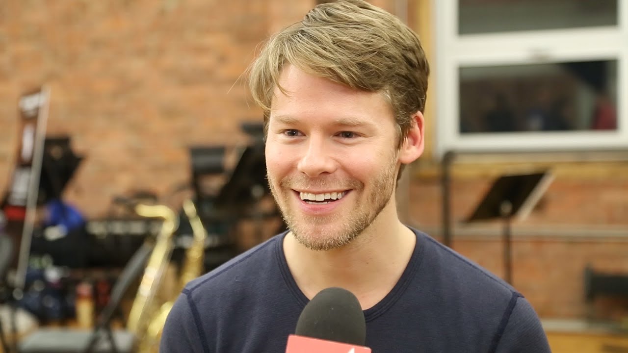 Video! Sitting Pretty with the Stars of the CABARET National Tour