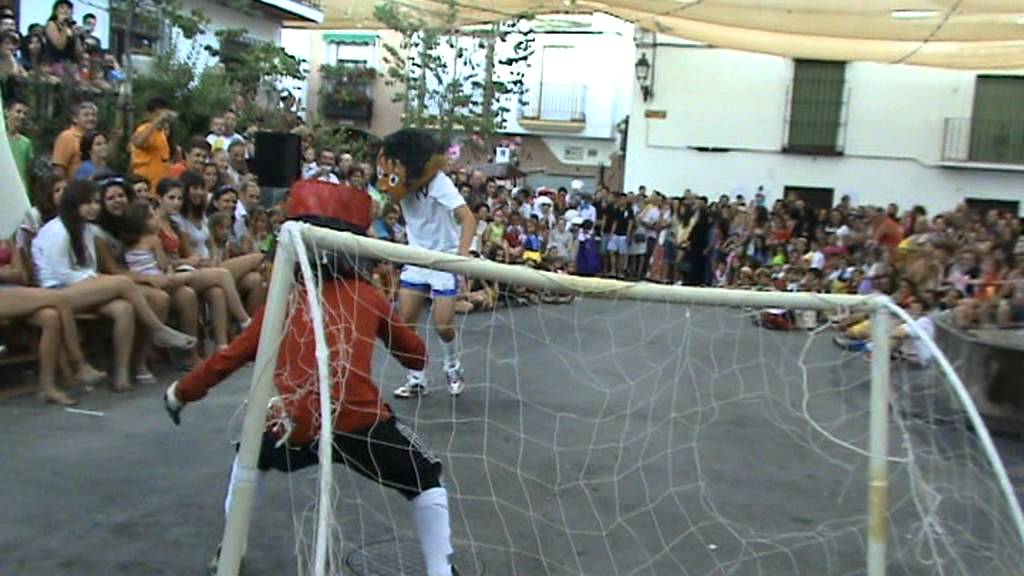 Huetor Santillan. Fiestas 2011. Concurso disfraces. Dibujos animados de los años 80  part  01 1