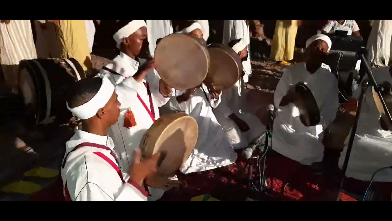 اكتشاف هذه السنة رغم صغر سنه الا انه مبدع بالفطرة في النضم والغناء الرايس عثمان ايت يوسف فرجة ممتعة