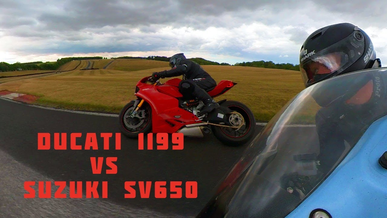 Suzuki SV650 vs Ducati 1199 at Cadwell Park