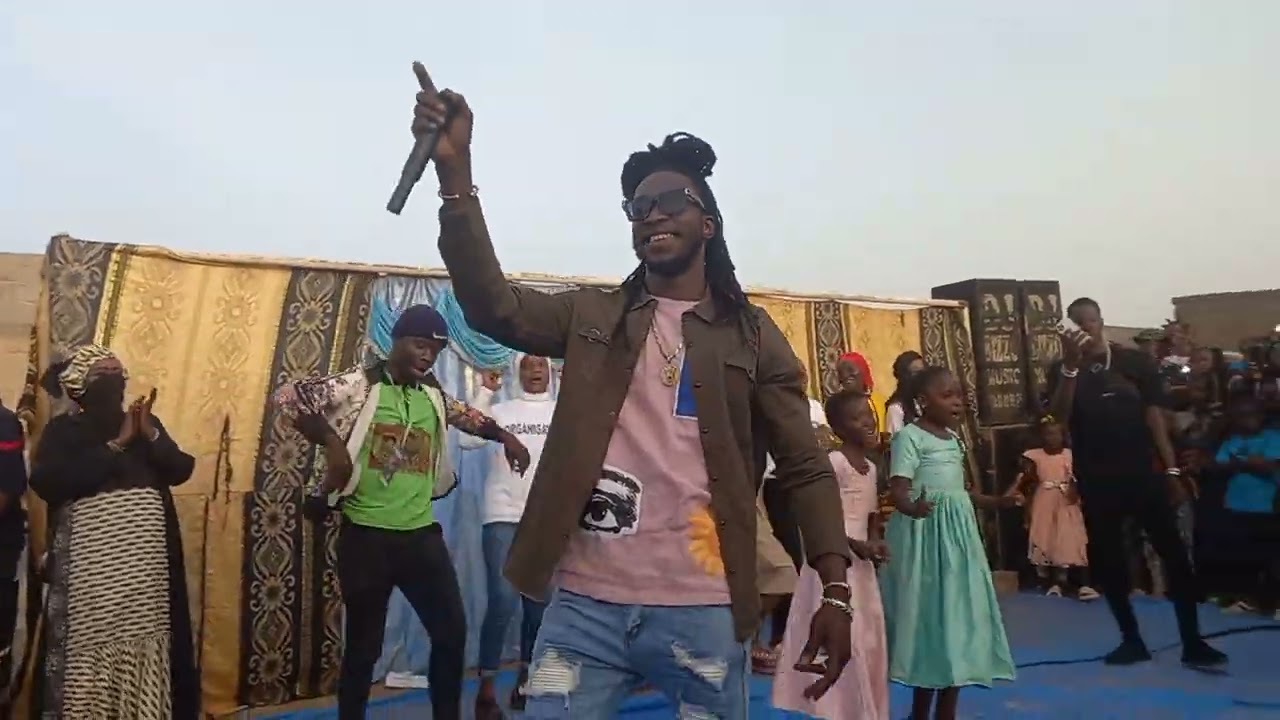 DJINXI-B en Live à Sanankoroba – Une Prestation INCROYABLE à ne pas manquer ! 🎤🔥 🔥