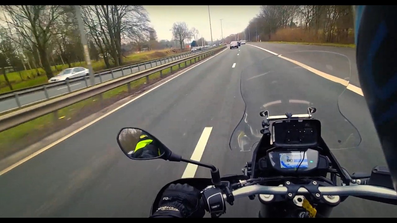 Riding in winter? Yes please! - Moto Guzzi V85TT - POV  & Pure sound