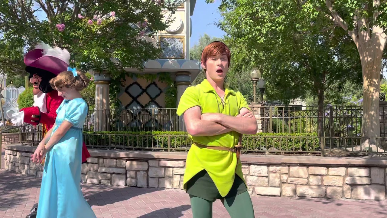 Peter Pan is definitely STINKY! // Disneyland