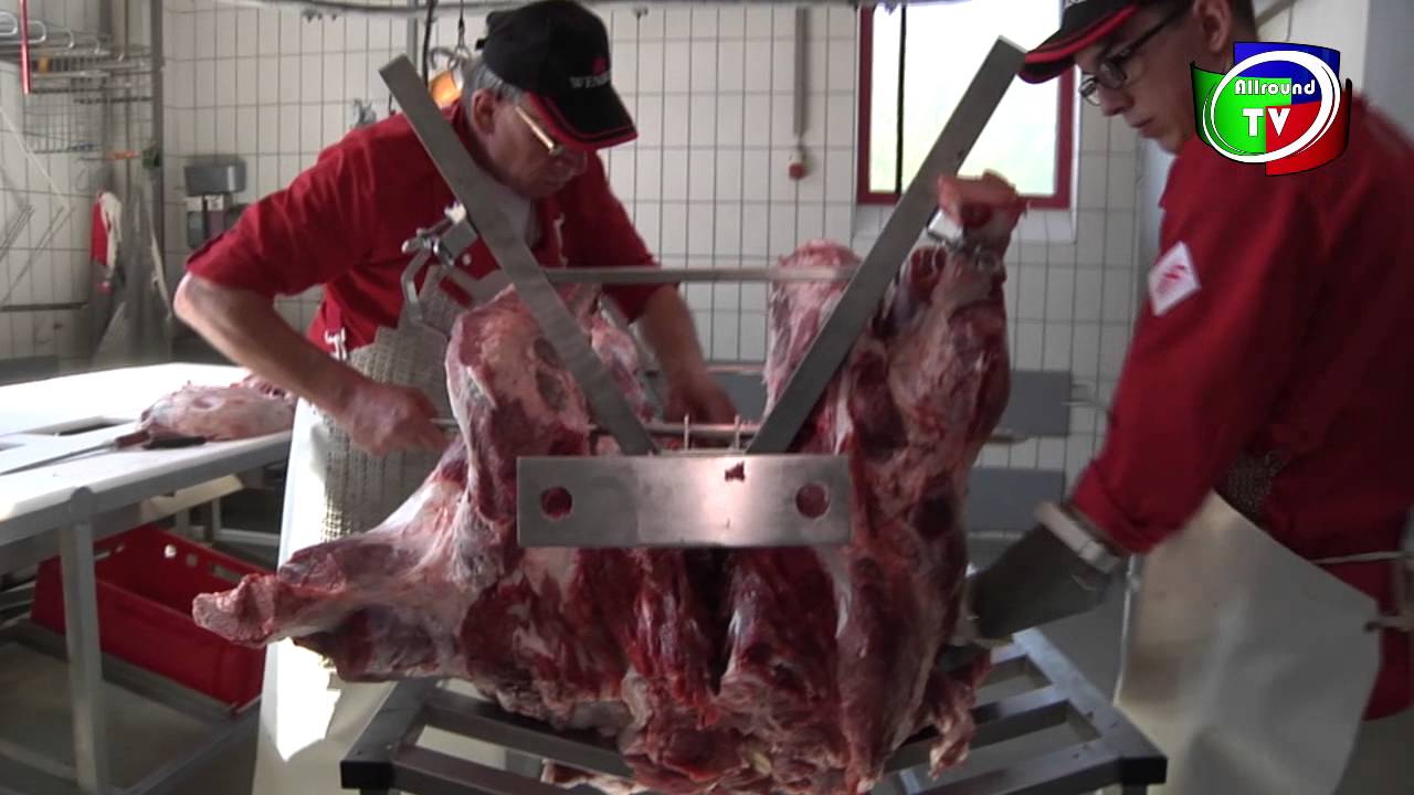 Ochsenbraterei im Wenisch Festzelt auf dem Straubinger Gäubodenfest