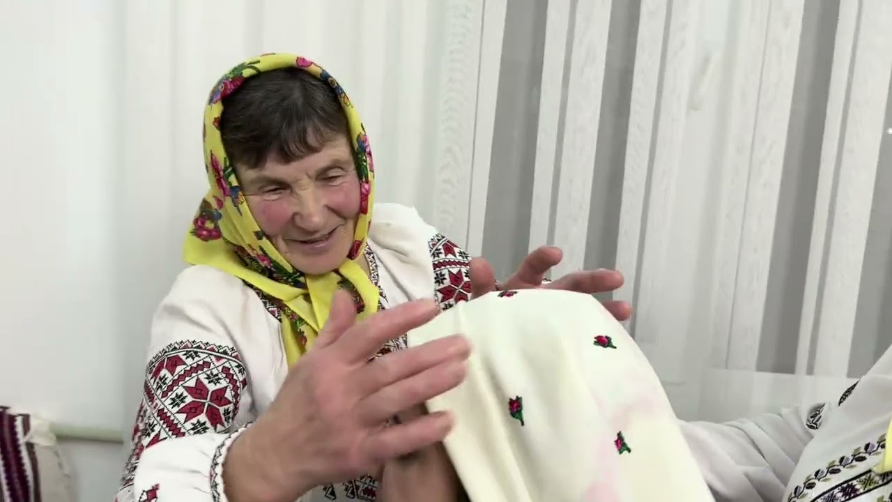 Обряд зав'язування хустки в селі Саджавка Коломийського району Івано-Франківської області