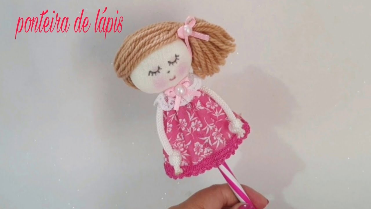 ponteira de lápis Bonequinha com Cris Pinheiro