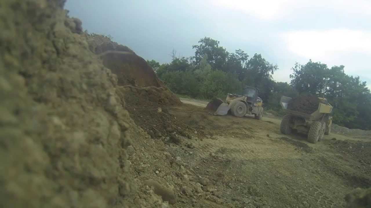 deplacement de terre avec 966k et 730 [GoPro]