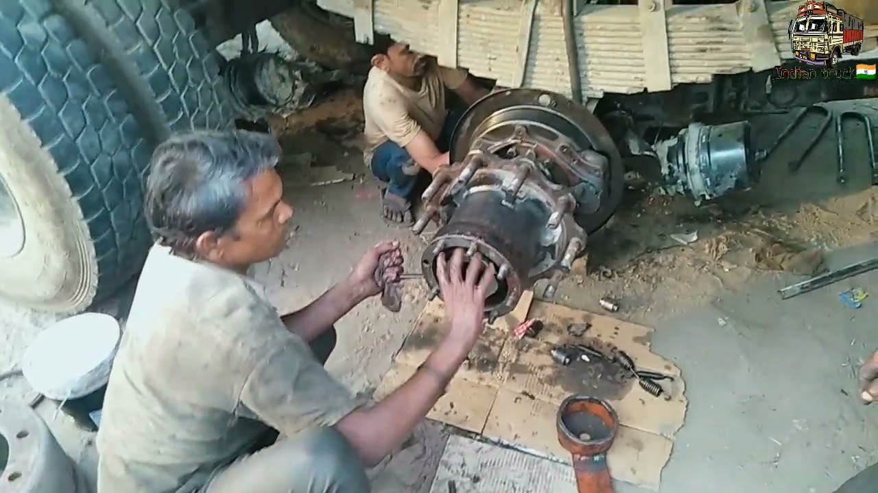 Leyland rear wheel hub greasing//अशोक लेलैंड चक्का ग्रीसिंग करना।