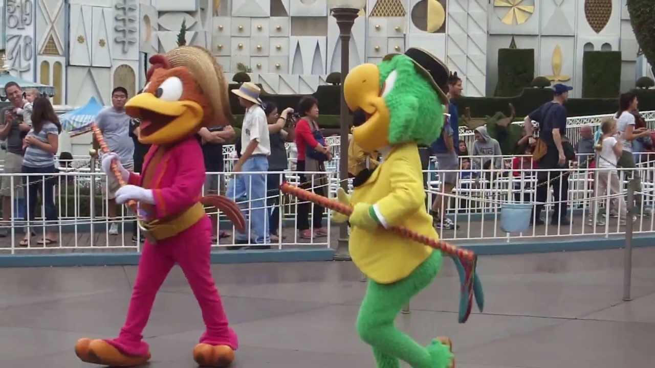DISNEYLAND MICKEY'S SOUNDSATIONAL PARADE MAY 2013 ( HD )