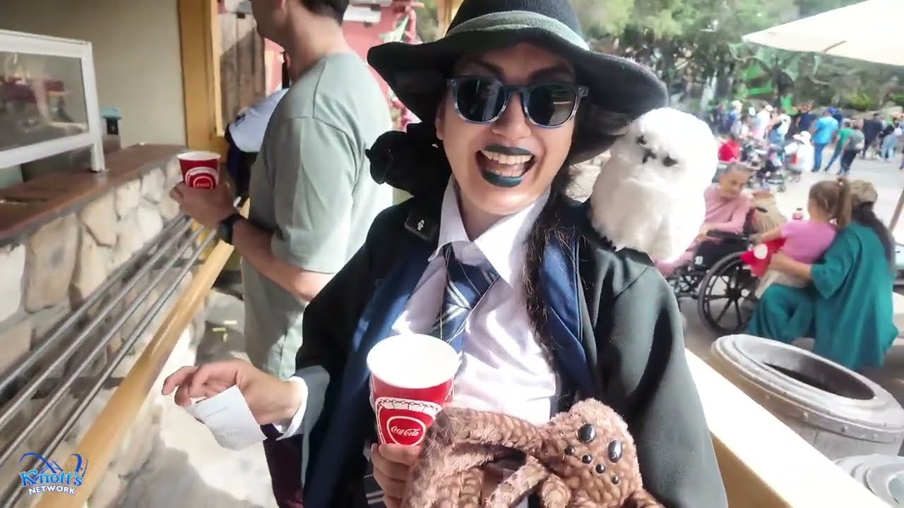 Knott's Spooky Farm vLog 2025! Shows, Rides, food, and Trick or Treating!