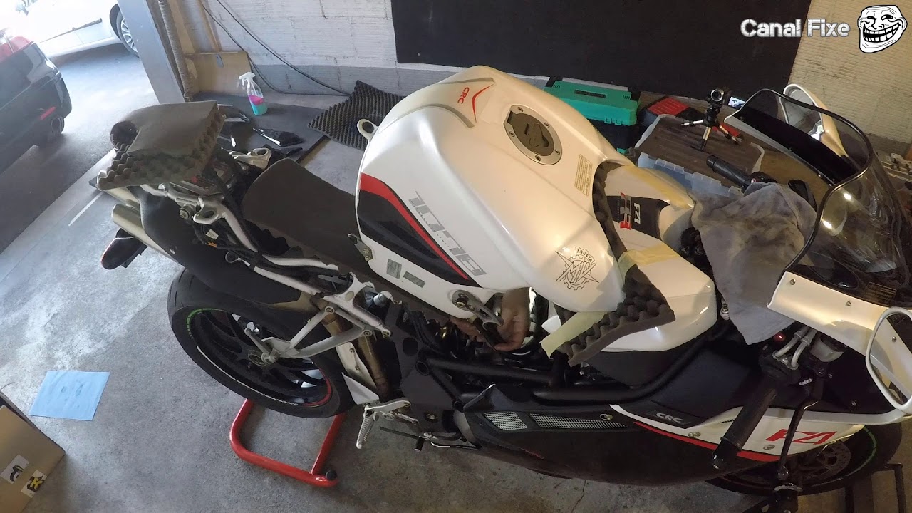 How to remove the MV Agusta F4 gas tank
