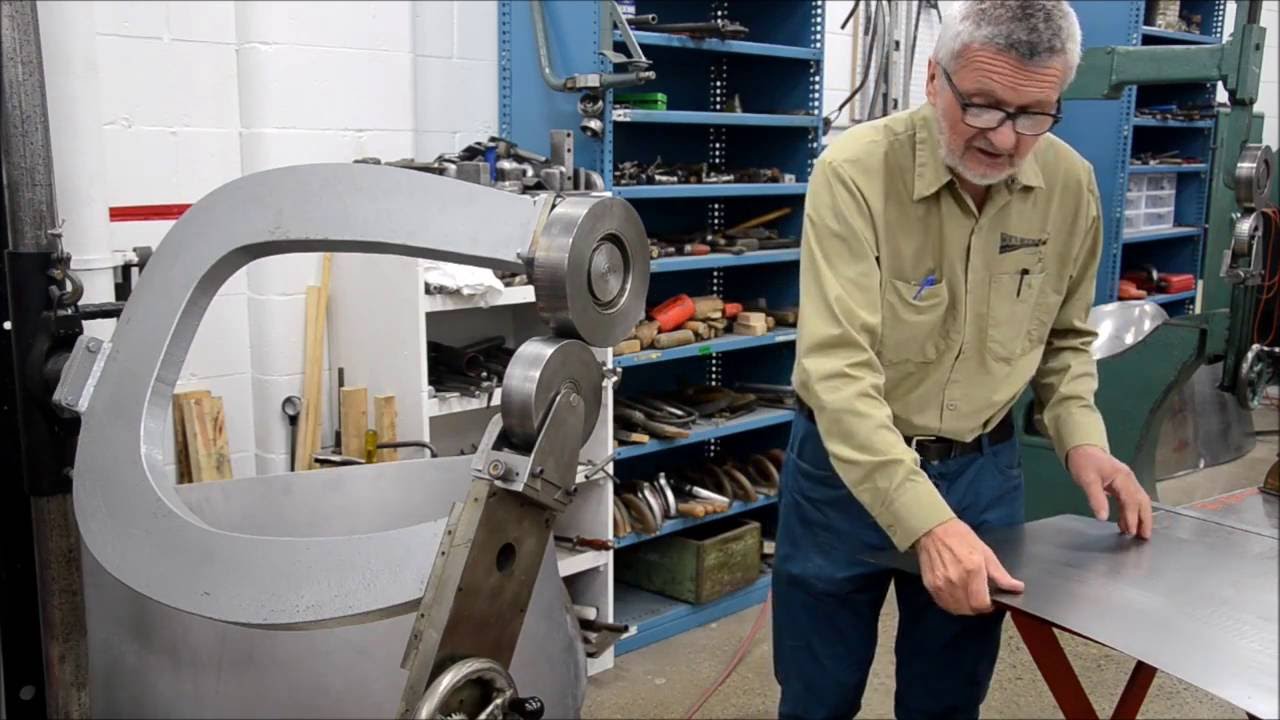 Using gear roller on flat panels