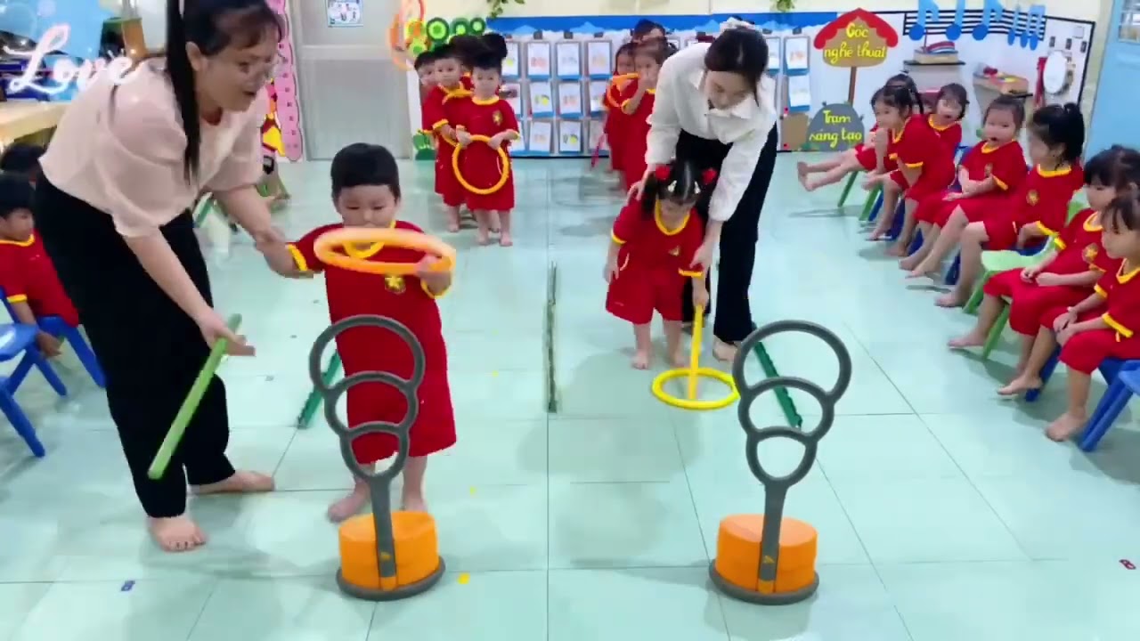 TRÒ CHƠI: CHIẾC VÒNG VUI NHỘN - LỚP MẦM 1 
