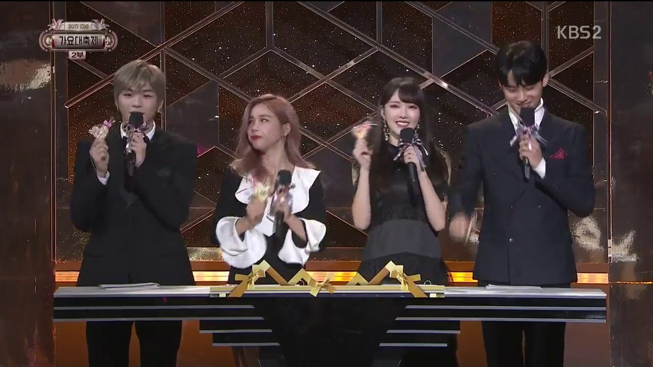 (3) 171229 MC GFRIEND's Yerin, SEVENTEEN Mingyu, Solar & Daniel CUT at KBS GAYO
