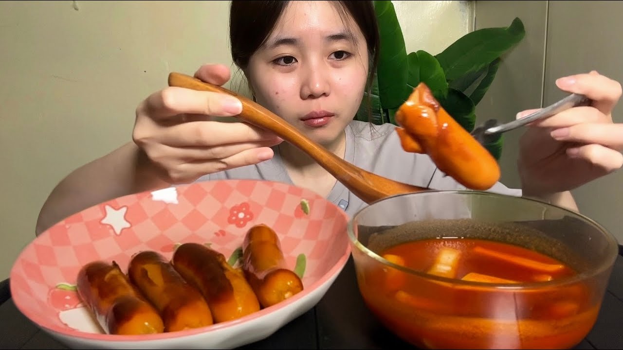 Chảy nước miếng với TOKBOKKI ăn cùng Xúc Xích Chiên