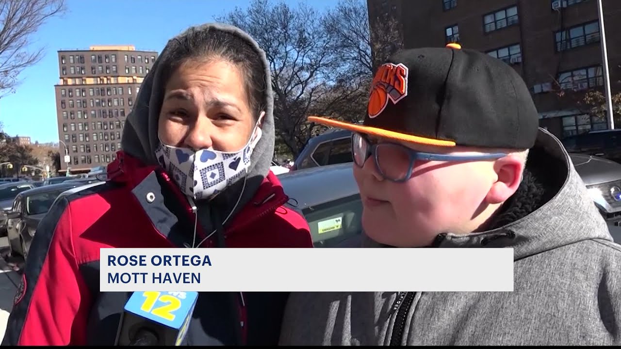 Bronx hip-hop legend Fat Joe hands out Thanksgiving groceries