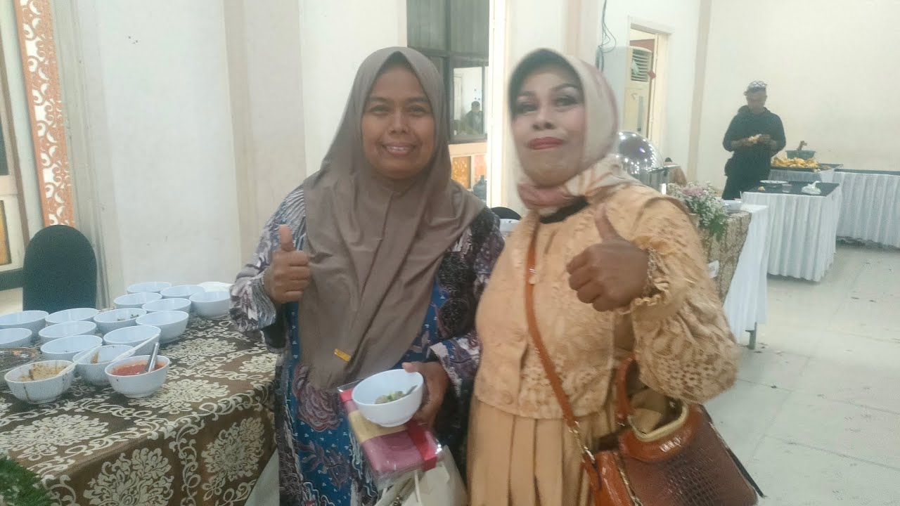 Neng kondangan ketemu mak damis gaes