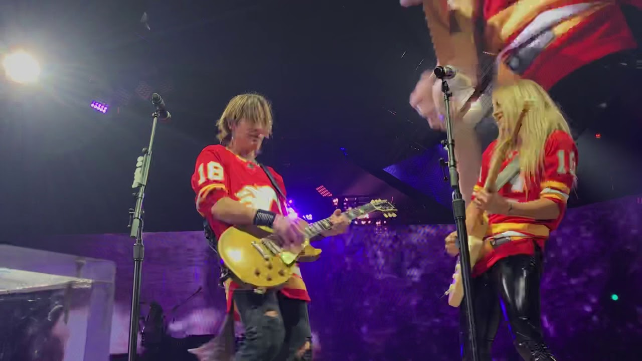 Keith Urban - Horses ft. Lindsay Ell