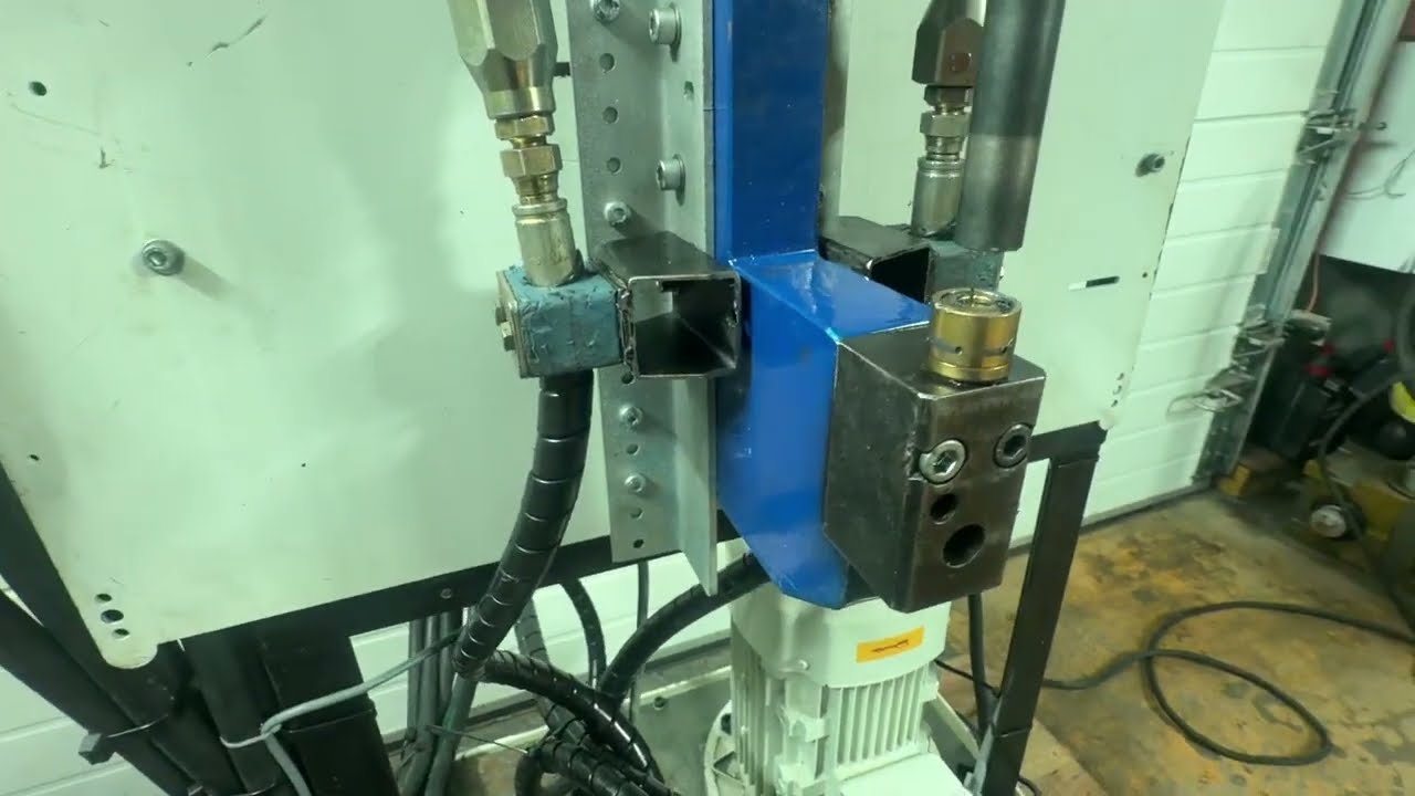 Hydrauliczna klinczarka , nitownica BTM.Łączenia blachy