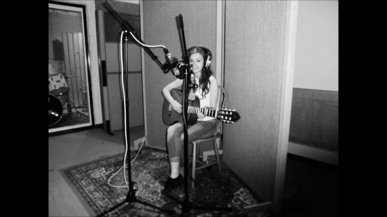 STUDIO VERSION APART - MARIA HINSON ORIGINAL